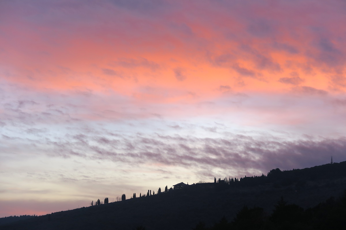 夕焼けがきれい冬の日長くなる イタリア写真草子