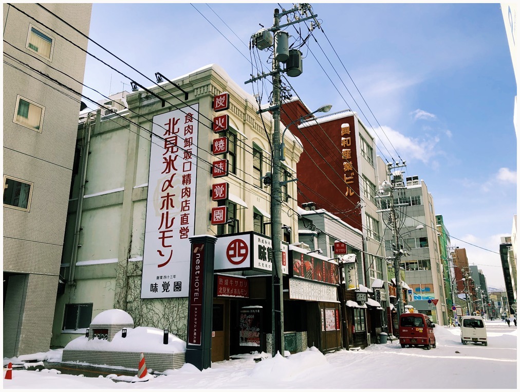 焼き肉食べ放題は昭和初期建築の古ビルの店を選ぶ_b0103470_17105185.jpg