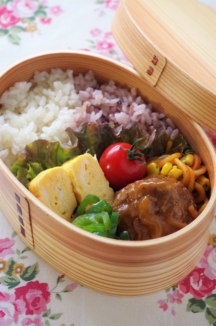 豚肉の野菜巻きのお弁当、サーモンとチーズ春巻のお弁当他_f0168317_01421476.jpg