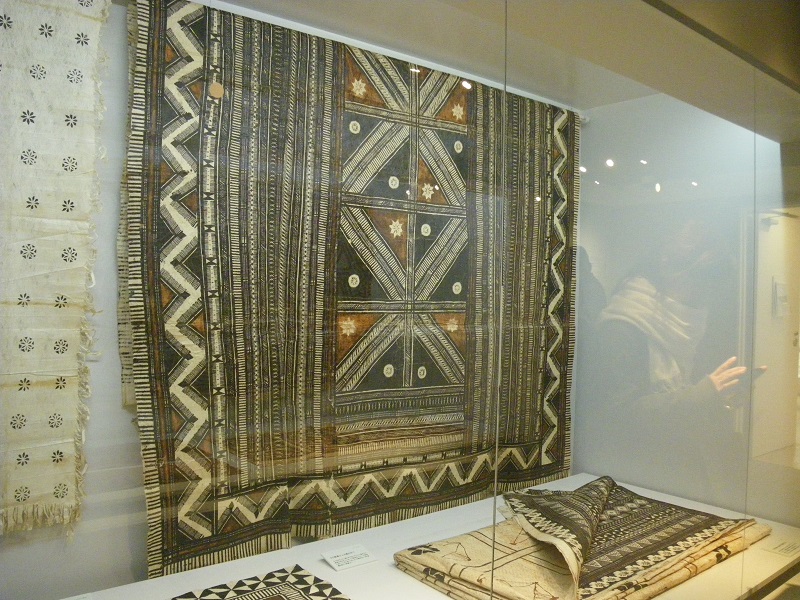 織物以前-タパとフェルト : 布とお茶を巡る旅