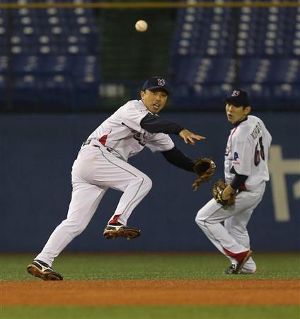 BBM2024 90周年カード 宮本慎也選手 直筆サインカード - メルカリ