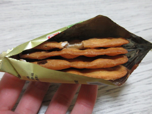 日香食品廠 冬筍餅と牛蒡餅_c0152767_21483607.jpg