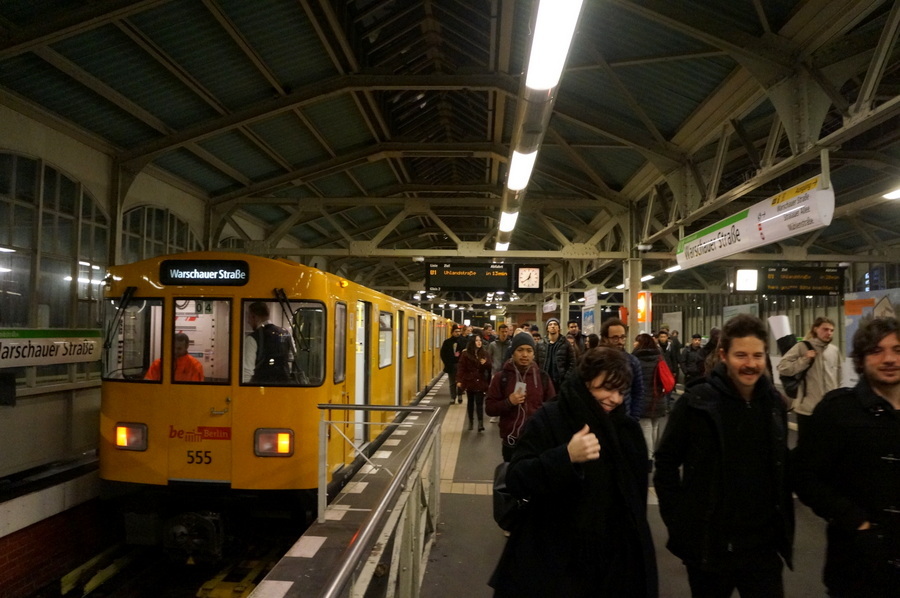 ワルシャワ通り駅からメトロに乗って。_c0180686_23364076.jpg