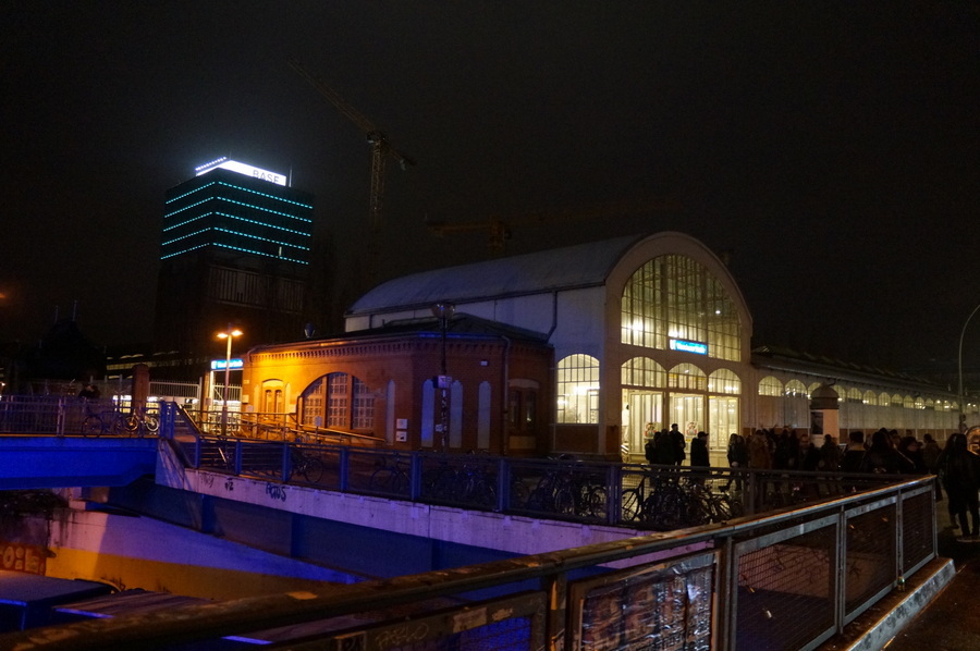 ワルシャワ通り駅からメトロに乗って。_c0180686_23372933.jpg