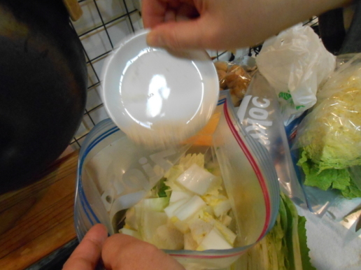 超簡単!旬の白菜漬の作り方。次の日から食べられます。_a0095931_12051243.jpg