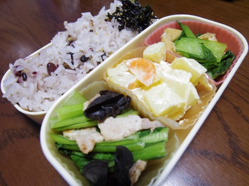 ある日のお弁当（豚肉と小松菜の炒め物）_b0287241_08551991.jpg