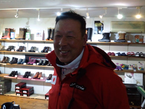 懐かし人のご来店 森と雪の中のアトリエ