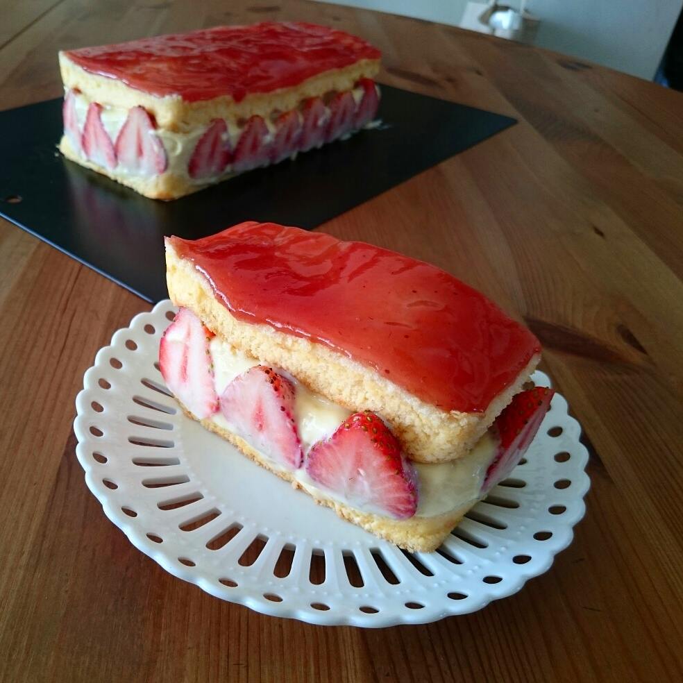 バニラシフォンのフレジェ風_a0113430_07441811.jpg