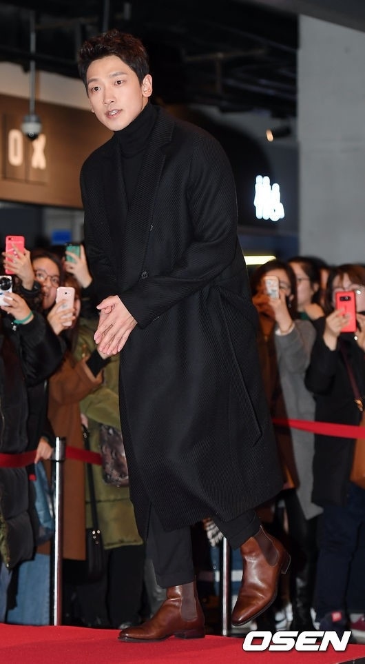 RAIN＆SUPER JUNIOR イェソン＆ドンヘ、映画「朝鮮名探偵3」VIP試写会に出席_c0047605_20002166.jpg