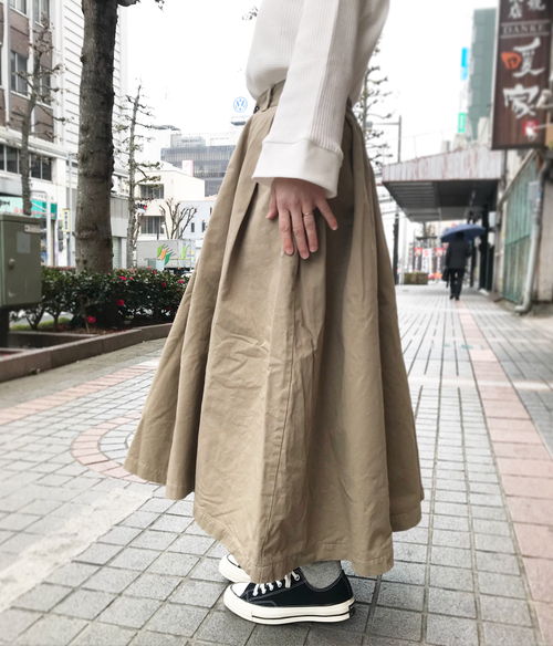 ハーベスティのカルメンキュロットのチノ素材が入荷致しました
