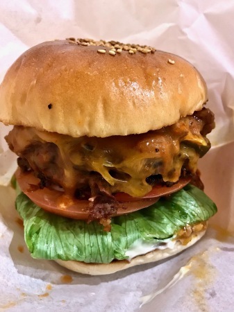 テイクアウトは初めてでしたが（ハンバーガー：REDS’　BURGER　STORE 生桑店）_d0245240_23054671.jpg