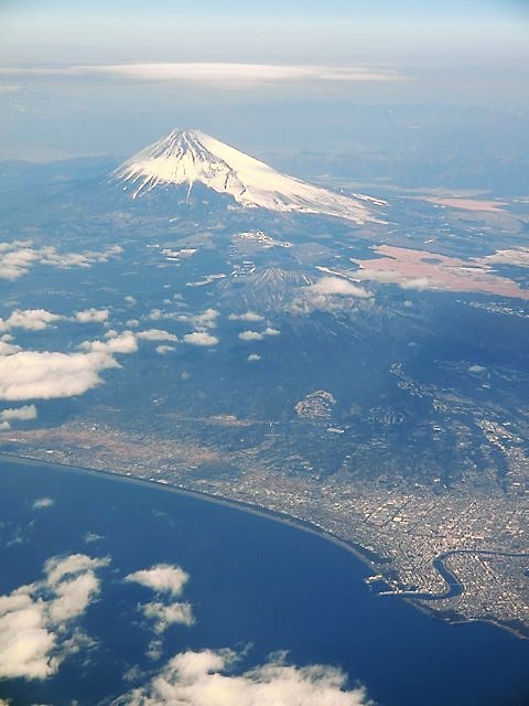 冠雪した富士山の絶景を駿河湾側からと日本海側から写真撮影、富士山の美しさは抜群_d0181492_15445793.jpg