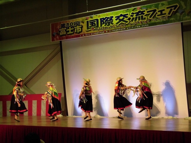 ラトビアのホストタウン・富士に改めて期待 「第30回 富士市国際交流フェア2018」_f0141310_07395273.jpg