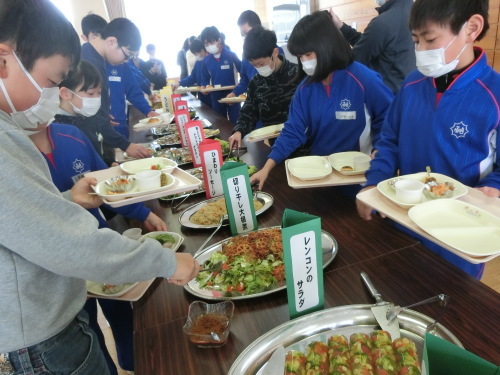 バイキング給食（６年生）_c0369417_14224444.jpg