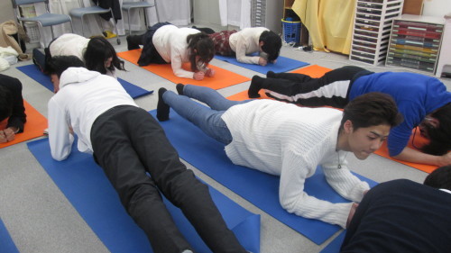 ダンス部 フットサル部の合同体幹トレーニング 興学社高等学院オープンキャンパスブログ ダンス部 フットサル部の合同体幹トレーニング 興学社高等学院オープンキャンパスブログ