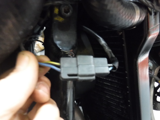 ZZR1100D ・・・冷却水漏れ。その7_a0163159_00320031.jpg