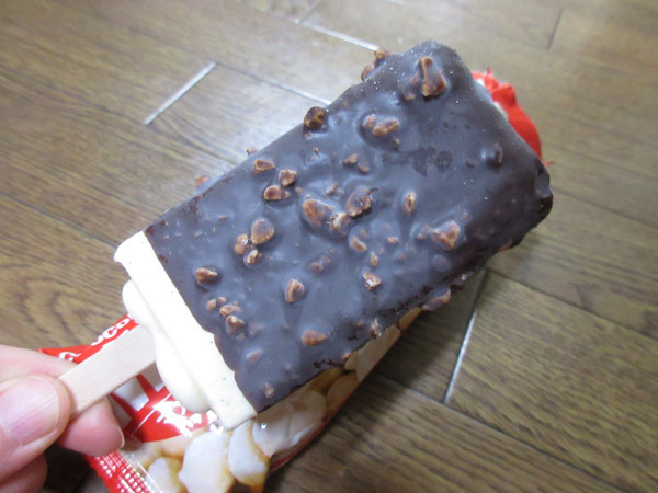 MACADAMIA ICE STICK@赤城乳業_c0152767_21214988.jpg