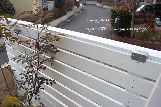 横板と板壁仕様【DIY】廃材で素人のフェンス（塀）作り♪無事完成しました！_f0023333_22223069.jpg