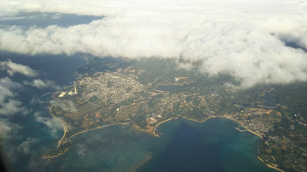 飛行機からの眺めとポークたまごおにぎり ◆沖縄の旅①◆_e0305834_10370030.jpg