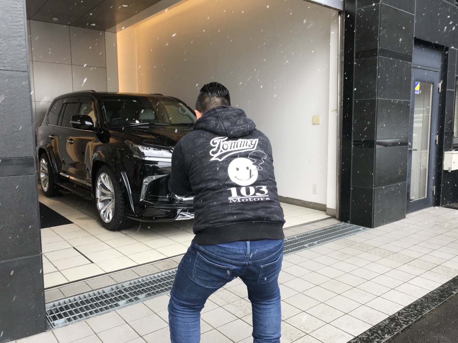 2月11日 日曜日のひとログヽ( ‘ω’ )ノ 本日、WさまLX570・Yさまハイエース納車!!_b0127002_17553528.jpg