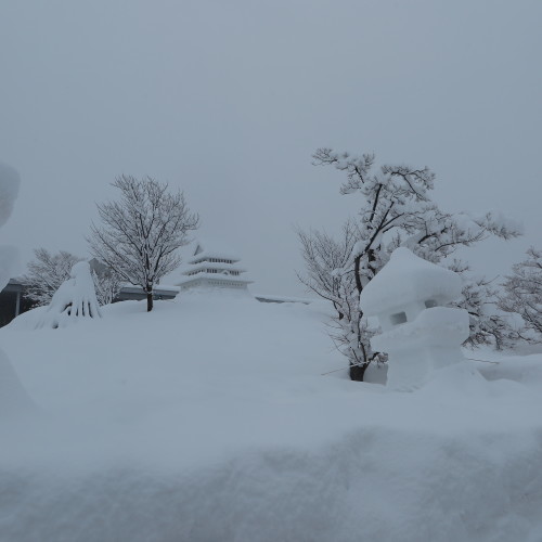 まつりの余韻を感じ、雪灯篭を眺め米沢キャンパスへ・・・１_c0075701_11413879.jpg