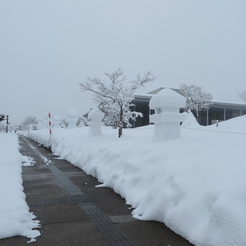 まつりの余韻を感じ、雪灯篭を眺め米沢キャンパスへ・・・１_c0075701_11414606.jpg