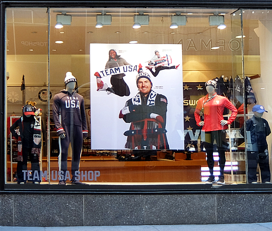いかにもアメリカっぽい「チームUSAショップ」、冬季五輪期間限定でNYにオープン中_b0007805_944263.jpg