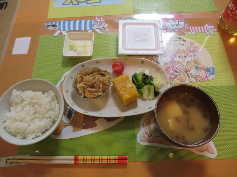 あじさい荘朝食 卵焼き 納豆 切り干し大根 今日の献立