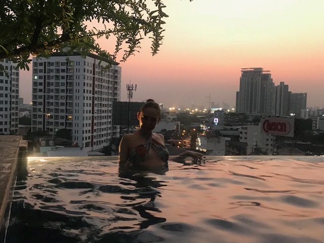 タイ王国、バンコクへの旅。出発~1日目お昼。_a0050302_16171868.jpg