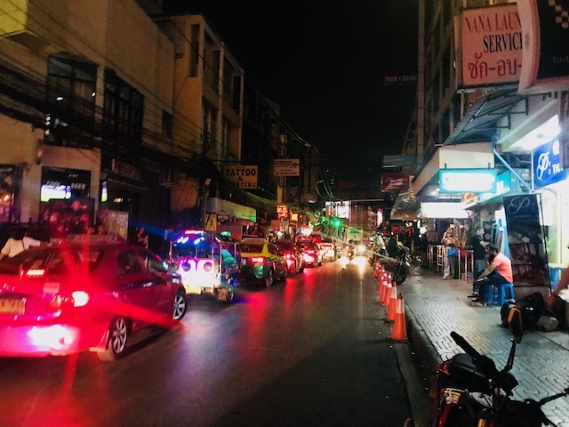 タイ王国、バンコクへの旅。1日目夜。_a0050302_04465788.jpg