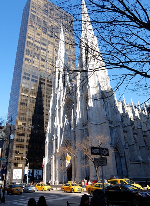 NYのセント・パトリック大聖堂が神々しく神秘的な理由_b0007805_10142042.jpg