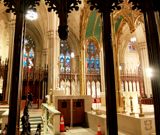 NYのセント・パトリック大聖堂が神々しく神秘的な理由_b0007805_10154675.jpg