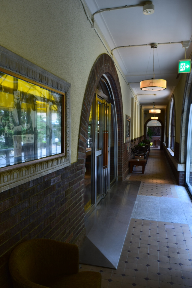 兵庫県芦屋市の芦屋モノリス(昭和モダン建築探訪)_f0142606_22154949.jpg