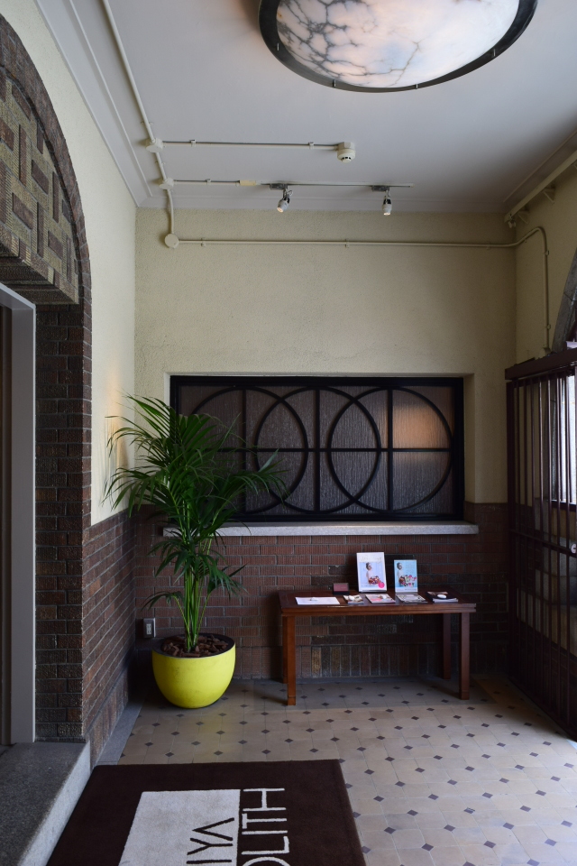 兵庫県芦屋市の芦屋モノリス(昭和モダン建築探訪)_f0142606_22181935.jpg
