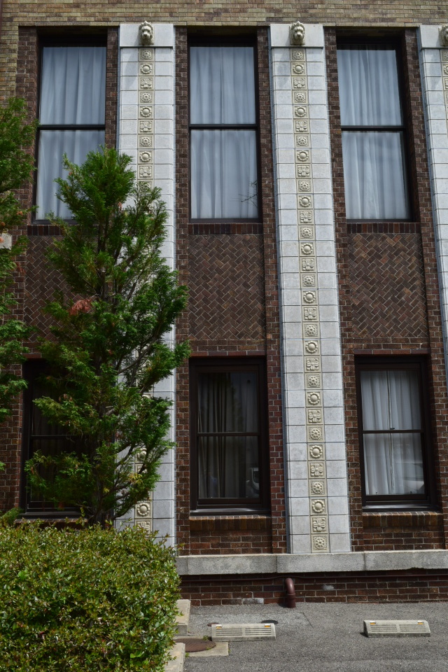 兵庫県芦屋市の芦屋モノリス(昭和モダン建築探訪)_f0142606_22190501.jpg