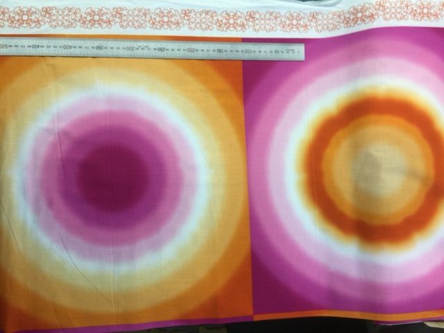 同心円ボカシの布_d0156706_12280602.jpg