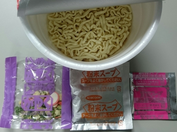 2/16夜勤飯 エースコックスーパーカップ ボンカレーゴールド中辛風カレーうどん_b0042308_01532354.jpg