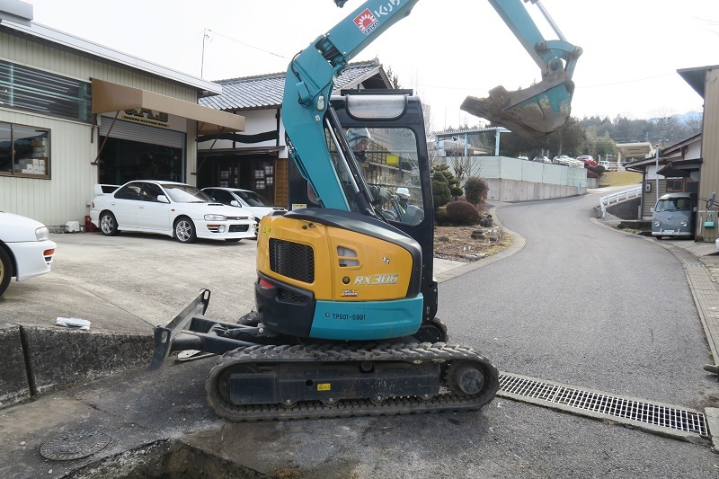 完熟の水平対向六気筒エンジン搭載車_f0076731_17591371.jpg