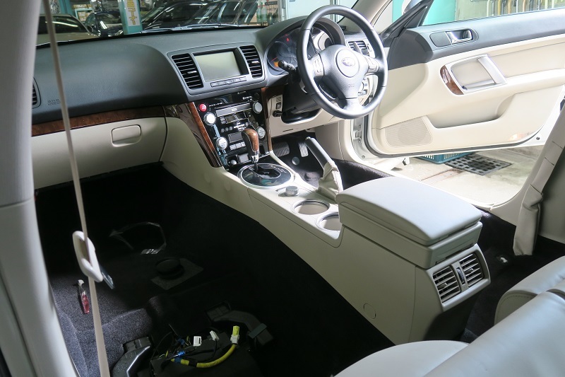 完熟の水平対向六気筒エンジン搭載車_f0076731_18000129.jpg