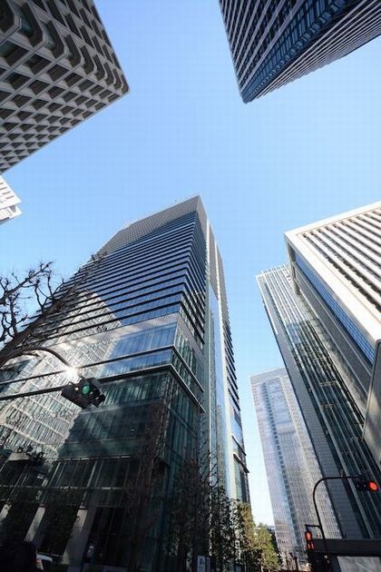 街角 丸の内ビル群が描く空の十字路 龍人鳥の徒然フォト日記 街角 丸の内ビル群が描く空の十字路 龍人鳥の徒然フォト日記
