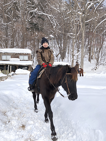 雪の中で乗馬体験ができる！札幌南区の八剣山ワイルドムスタングス_e0171573_0343992.jpg
