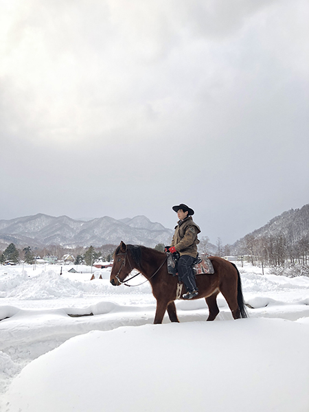 雪の中で乗馬体験ができる！札幌南区の八剣山ワイルドムスタングス_e0171573_0344795.jpg