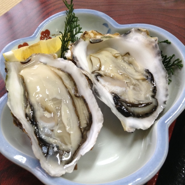 念願の的矢牡蠣を腹一杯 的矢「丸定」_a0334793_21585979.jpg