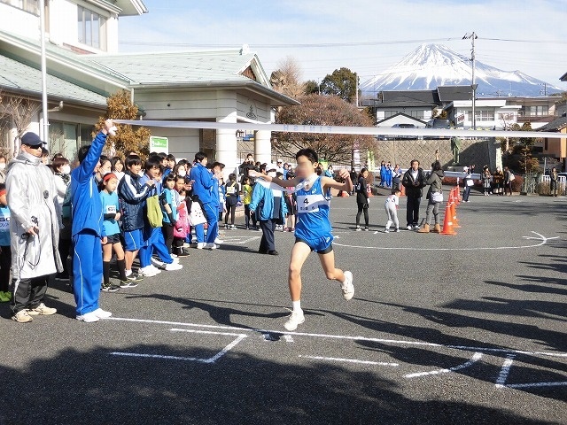 公道を走る駅伝は、各町内の役員の皆さんのサポートが不可欠 「第38回今泉駅伝」_f0141310_08061201.jpg