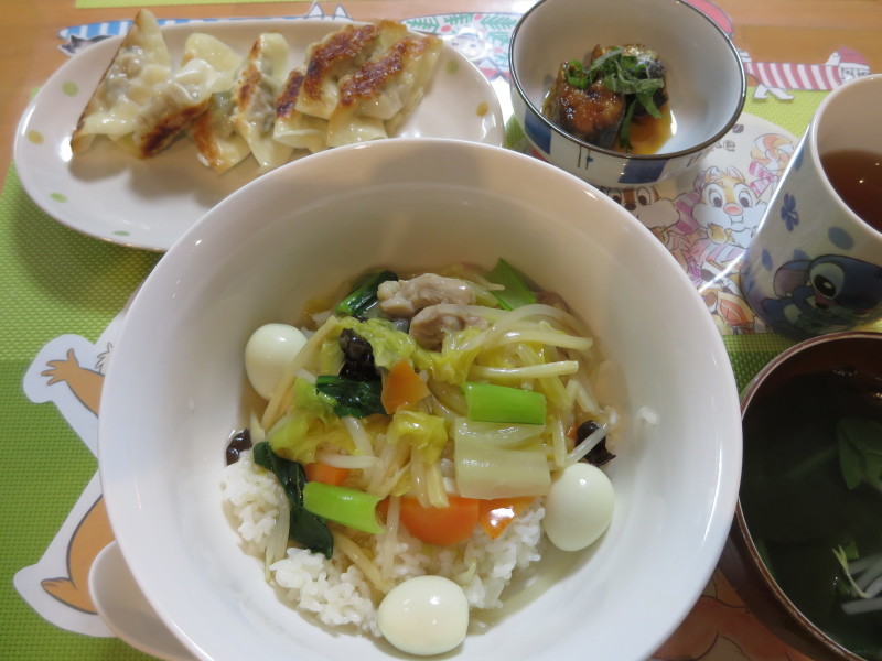 あじさい荘夕食 中華丼 餃子 いわし南蛮 今日の献立 あじさい荘夕食 中華丼 餃子 いわし南蛮 今日の献立