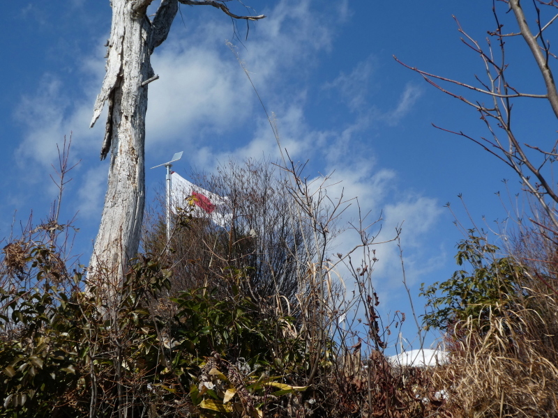 国旗たなびく　相戸岳 (671.7M) 登頂する_d0170615_19203191.jpg