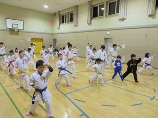 西町教室 3才からの武道空手 新しい仲間!_c0118332_22492180.jpg