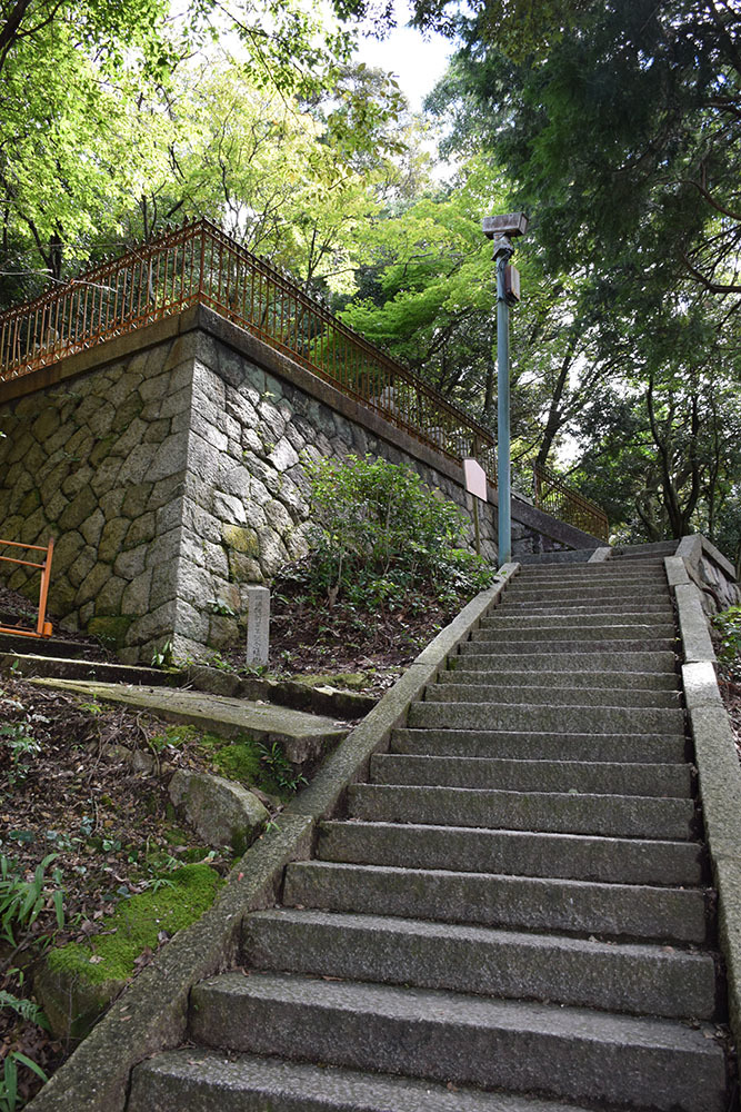 幕末京都逍遥　その３　「東山霊山護国神社～木戸孝允・幾松の墓」_e0158128_21351958.jpg