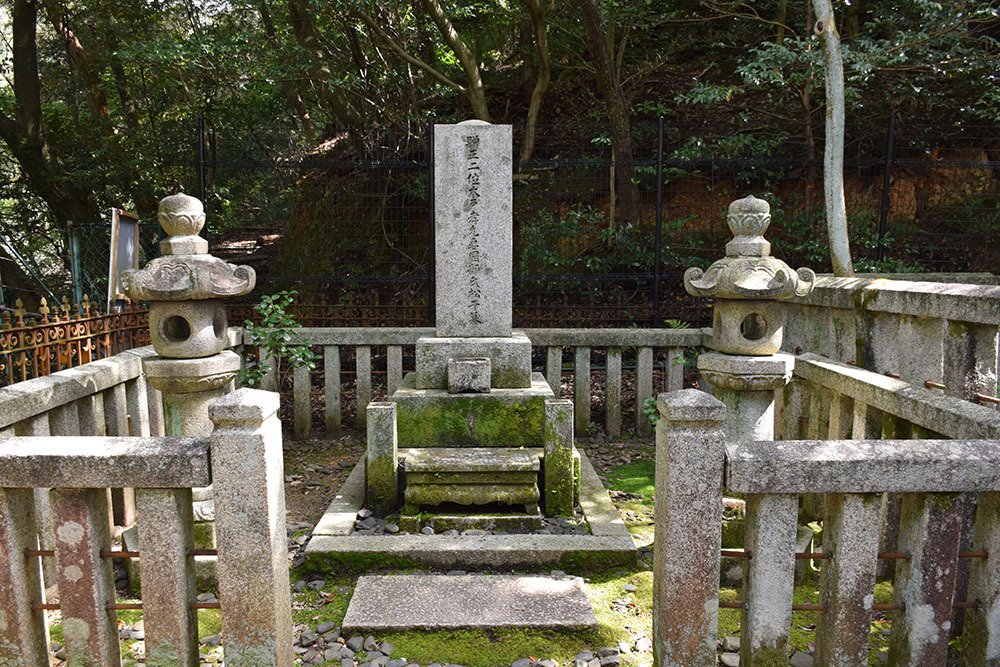 幕末京都逍遥　その３　「東山霊山護国神社～木戸孝允・幾松の墓」_e0158128_21415023.jpg