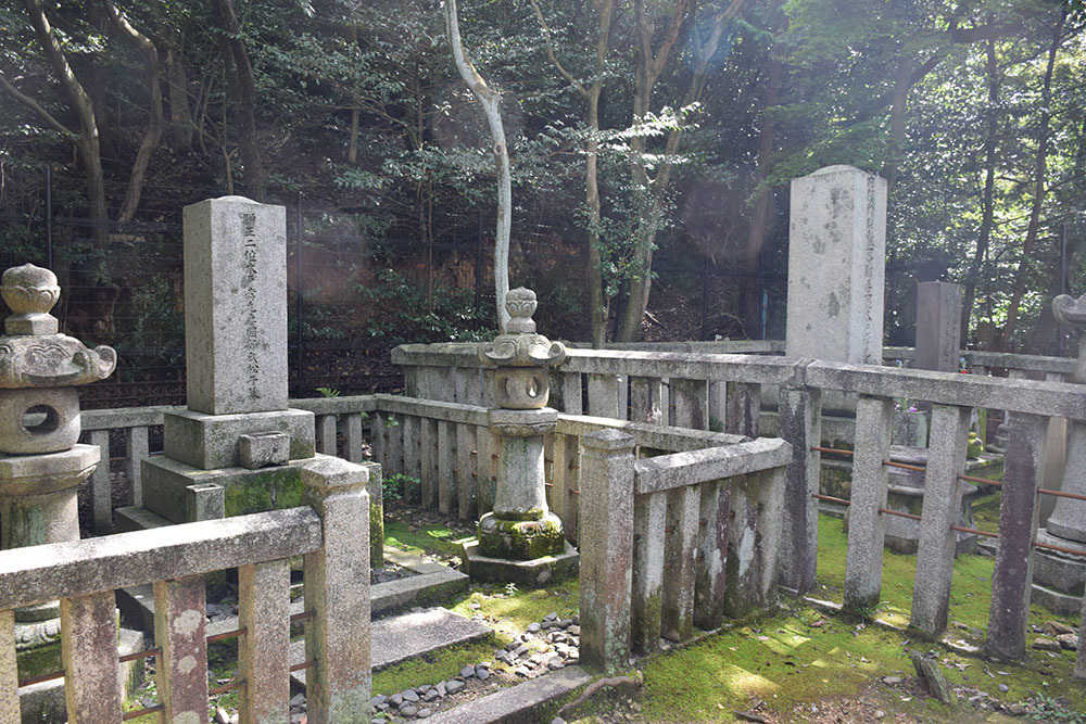 幕末京都逍遥　その３　「東山霊山護国神社～木戸孝允・幾松の墓」_e0158128_21421671.jpg